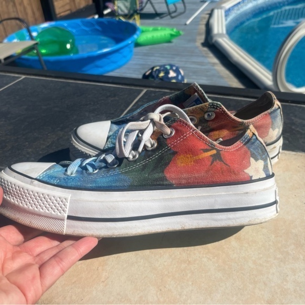 Converse Hawaiian floral Canvas Sneakers